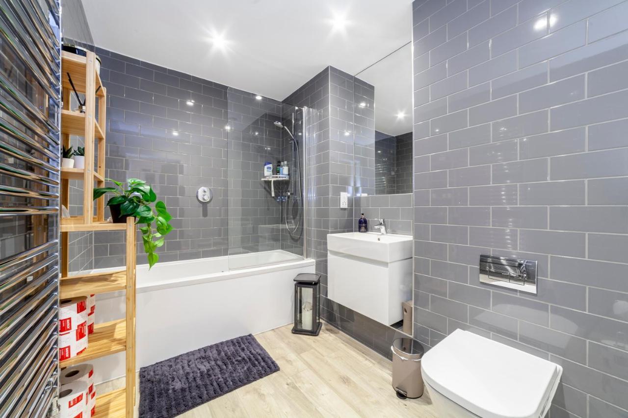 Private Double Bd With Optional Balcony, 15 Mins To London Cc Apartment Luaran gambar