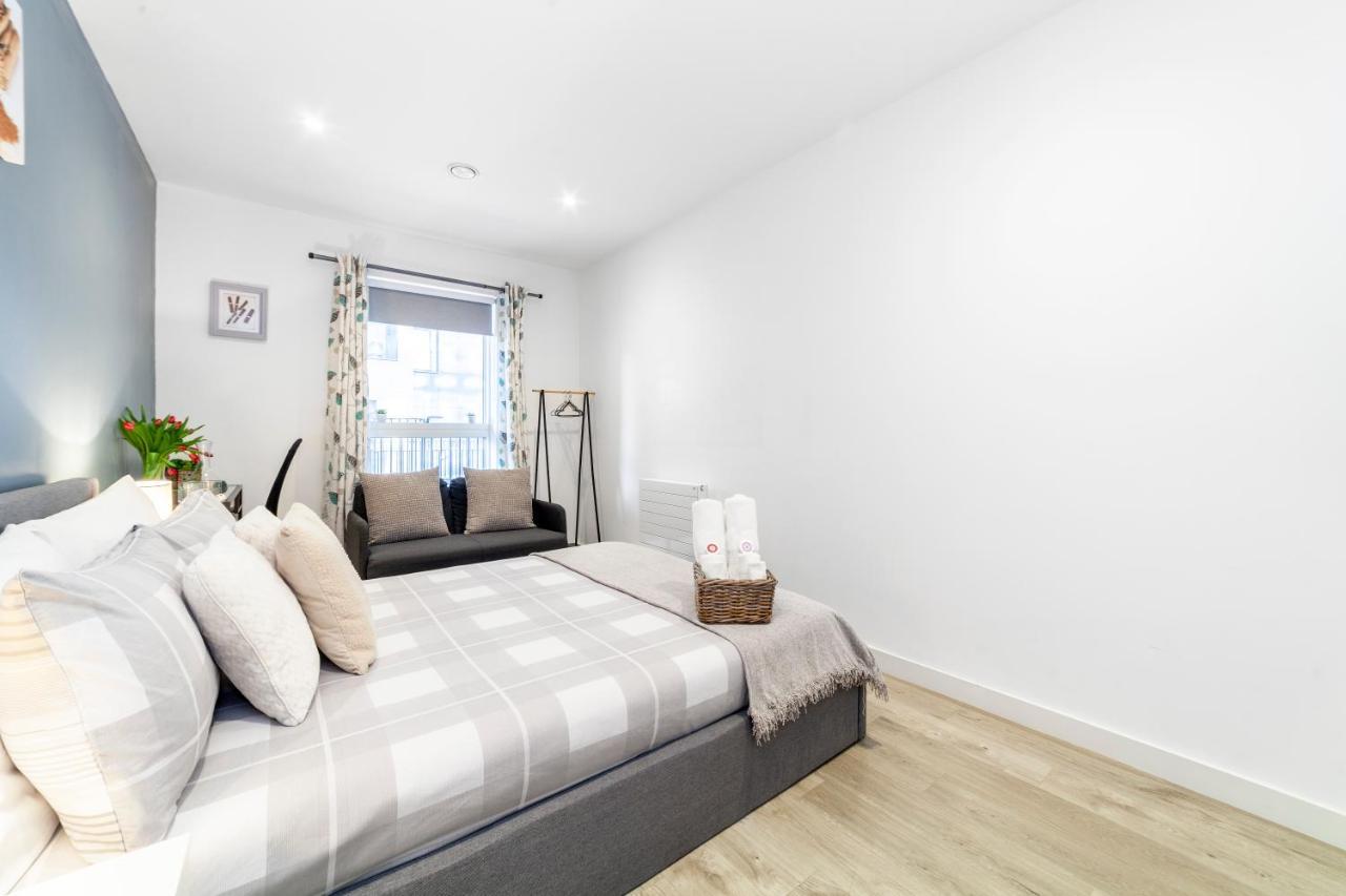 Private Double Bd With Optional Balcony, 15 Mins To London Cc Apartment Luaran gambar