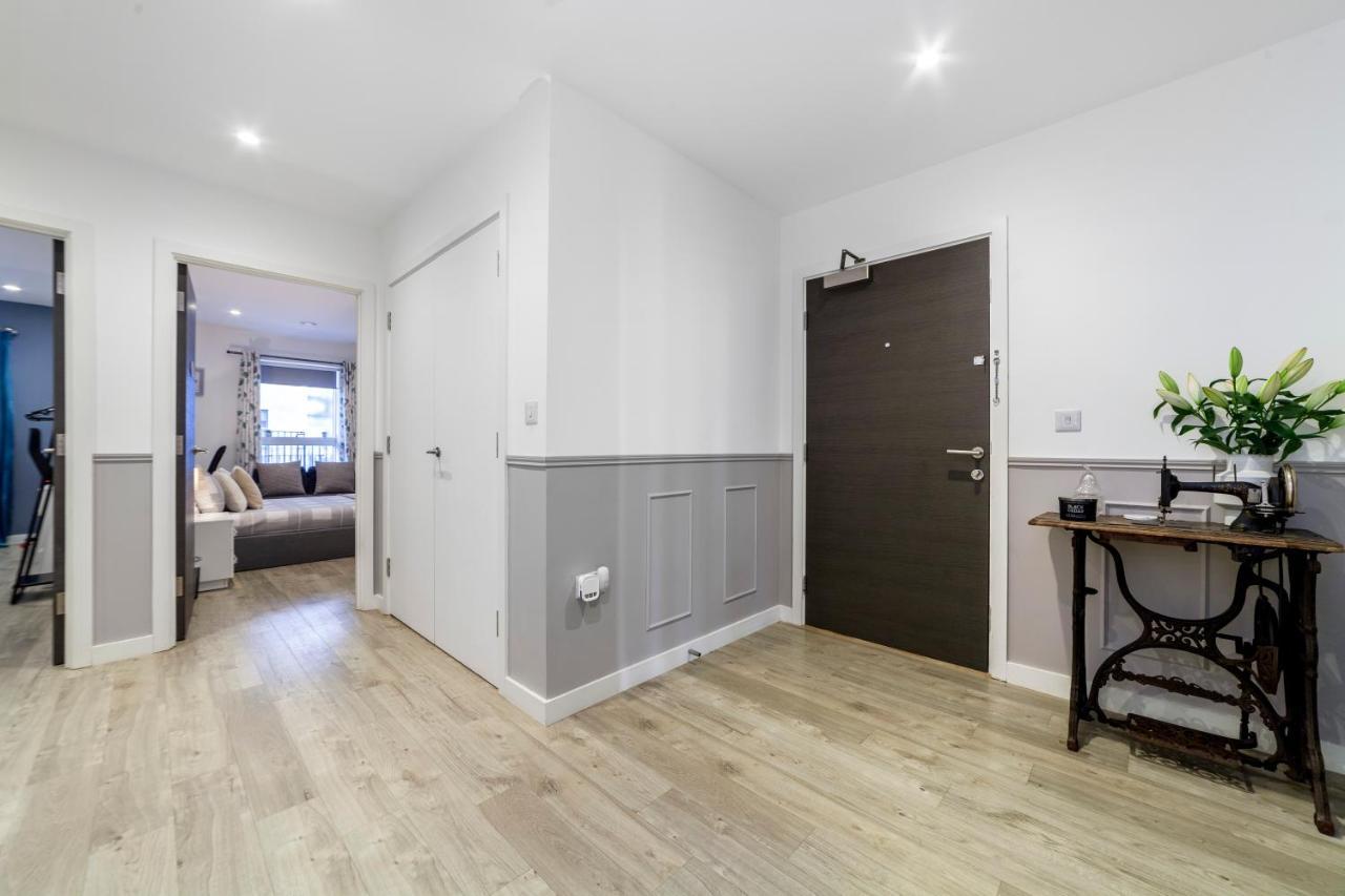 Private Double Bd With Optional Balcony, 15 Mins To London Cc Apartment Luaran gambar