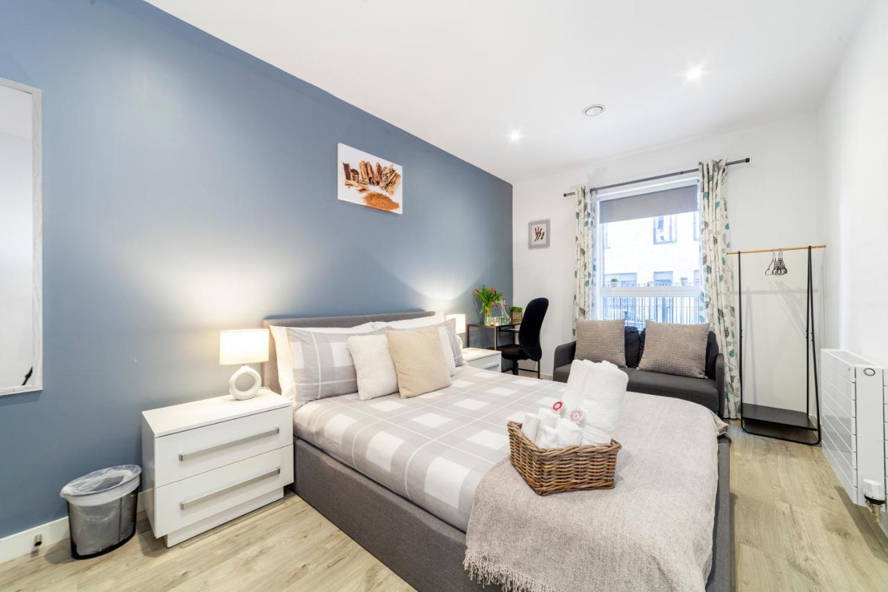 Private Double Bd With Optional Balcony, 15 Mins To London Cc Apartment Luaran gambar